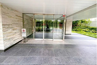 【エントランス】 | 住まいの顔にふさわしい落ち着いた迎賓空間