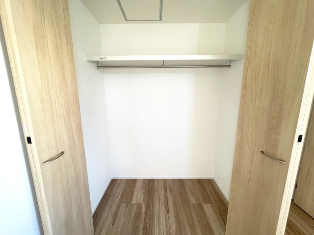 西区井口１丁目　№36137の収納|洋室７.２帖内収納