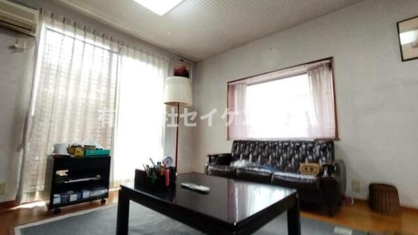 鴻巣市ひばり野1丁目　中古住宅の居間・リビング