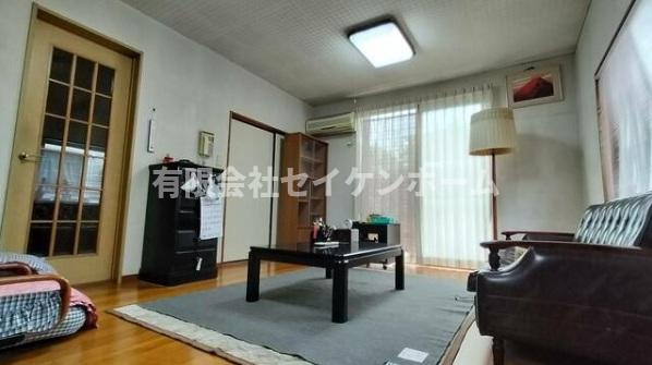 鴻巣市ひばり野1丁目　中古住宅の居間・リビング