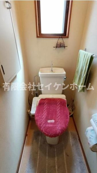 鴻巣市ひばり野1丁目　中古住宅のトイレ