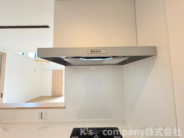 ◎茅ヶ崎市浜須賀　新築戸建　6号棟のキッチン|お手入れのしやすいスリムタイプのレンジフード☆