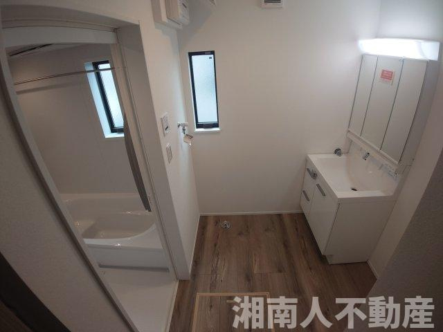 茅ヶ崎市矢畑　新築戸建全2棟　2号棟の独立洗面台|独立洗面化粧台付き