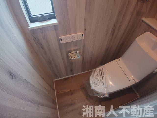 茅ヶ崎市矢畑　新築戸建全2棟　2号棟のトイレ|コンパクトで使いやすいトイレです