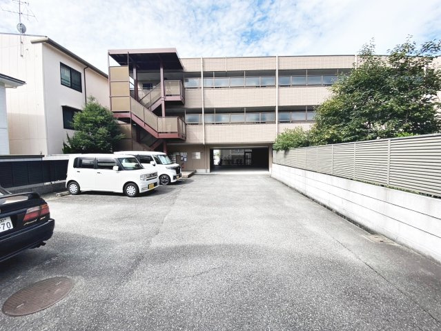 クレール宝塚Ⅱの駐車場