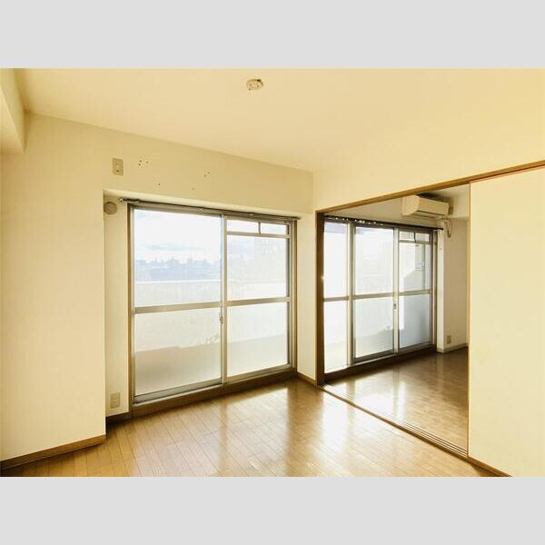 ルピナス南大路の居間・リビング