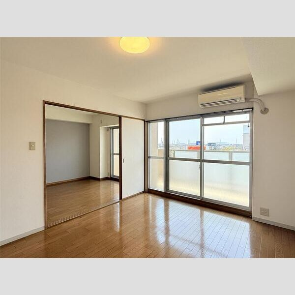 ルピナス南大路の居間・リビング