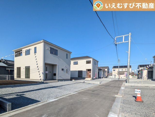 Cradle garden　上里町嘉美第4の前面道路含む現地写真|充分な広さの前面道路
間口が広くお車の出し入れも問題なく行えるスペースが確保されています♪