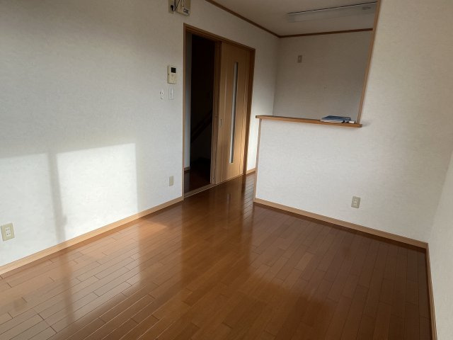 ローズガーデンの居間・リビング