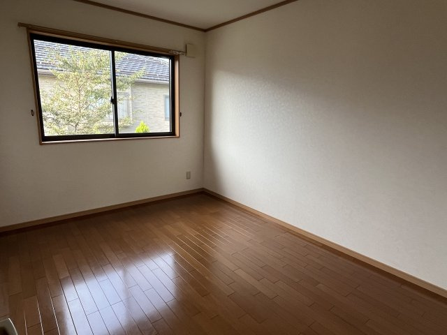 ローズガーデンの洋室