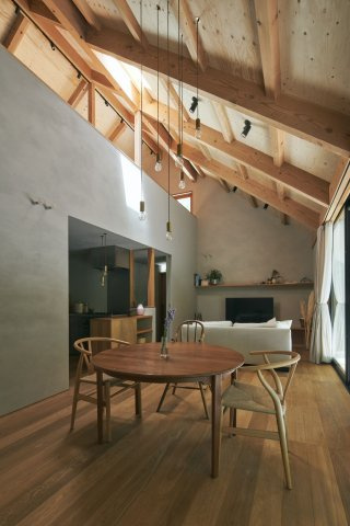 中軽井沢南エリア 令和2年竣工の中古戸建の居間・リビング