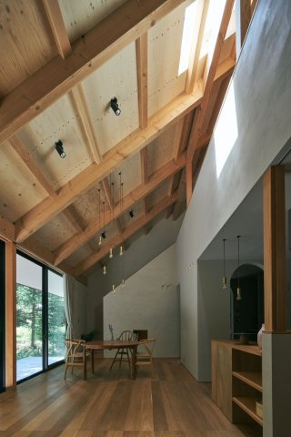 中軽井沢南エリア 令和2年竣工の中古戸建の居間・リビング