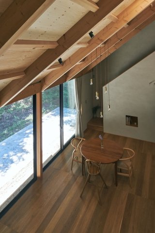 中軽井沢南エリア 令和2年竣工の中古戸建の居間・リビング