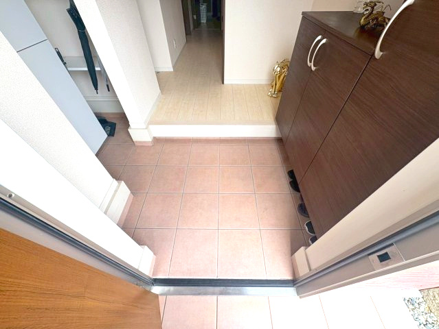 小野市中町　中古建ての玄関