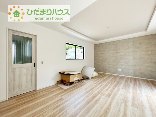 【居間・リビング】 | 我孫子市つくし野8期　新築戸建 | 家族だんらんで、笑顔のたえない時間も増えそうな広々としたLDKが魅力です(^^)/窓も多くて明るい空間でくつろげます。