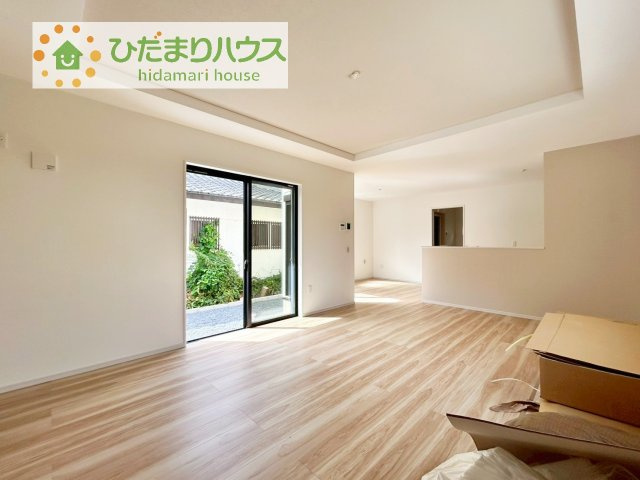【居間・リビング】 | 我孫子市つくし野8期　新築戸建 | お子様が元気に遊べる広々としたリビングです！