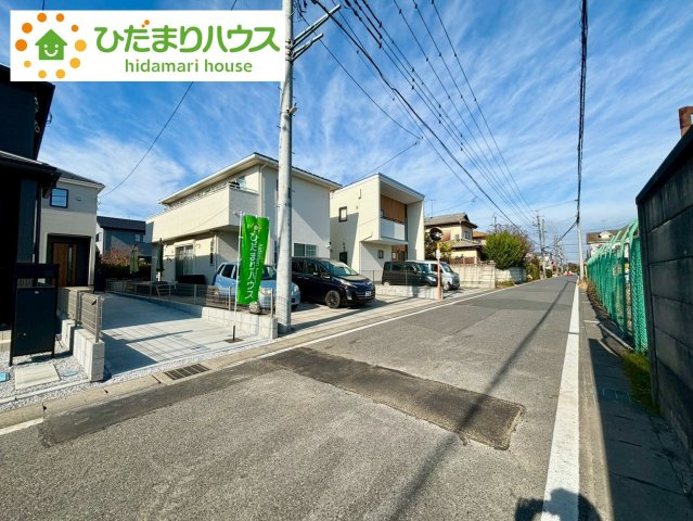 野田七光台24-1期　新築戸建　1号棟の前面道路含む現地写真|ゆとりのある前面道路は、駐車もラクラク♪車庫入れのときに嬉しいですね！