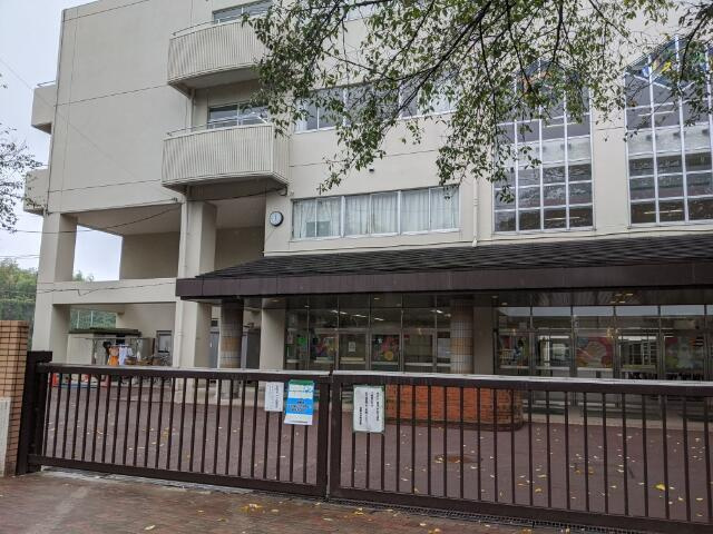 杉並区立宮前中学校まで446m