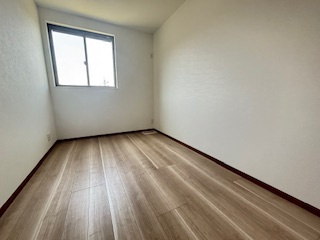 【洋室】 | 西区観音新町3丁目（舟入南駅）【築後未入居】全４区画　NO2 | 3階　洋室×3　収納付きでお部屋がスッキリ広く使えます。
