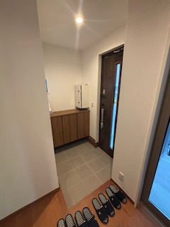 【玄関】 | 西区観音新町3丁目（舟入南駅）【築後未入居】全４区画　NO2 | 家族の靴がスッキリ収納出来ます♪