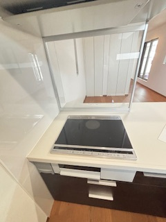 【キッチン】 | 西区観音新町3丁目（舟入南駅）【築後未入居】全４区画　NO2 | 安心安全オール電化のエコ住宅☆火を使わないIHクッキングヒーターで安心調理
凹凸がないのでお掃除もラク☆