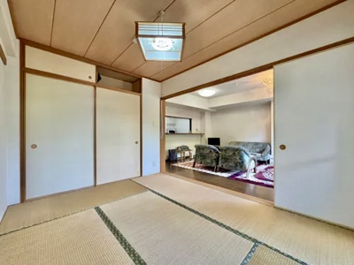 【和室】 | レクセルガーデン水元公園 | 【和室】近年、和室が減ってきていますが見学中に聞きますとやはり人気が高いようです小さなお子様がいらっしゃる家庭では奥様の家事中にお子様のお昼寝場所にされているようです