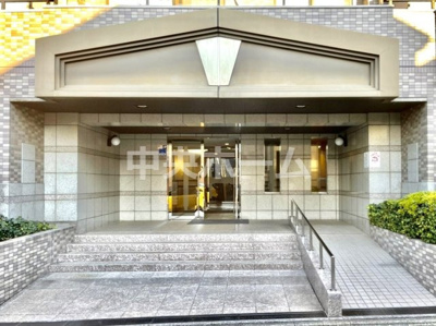 【エントランス】 | レクセルガーデン水元公園 | 【エントランス】マンションのエントランスは、その物件の印象を決める、顔とも言える場所です。毎日通る場所ですからきれいなのが一番です。