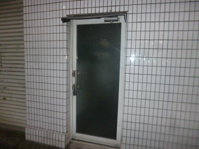 田口ビルの玄関