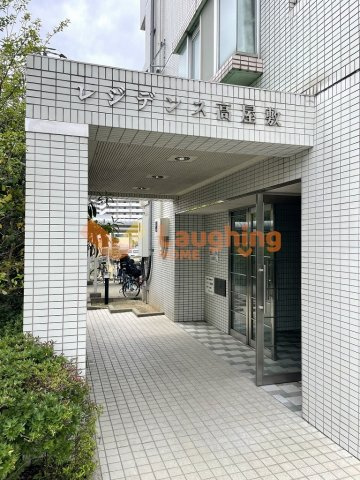 レジデンス高屋敷のエントランス|毎日通るエントランスはこのようになっています