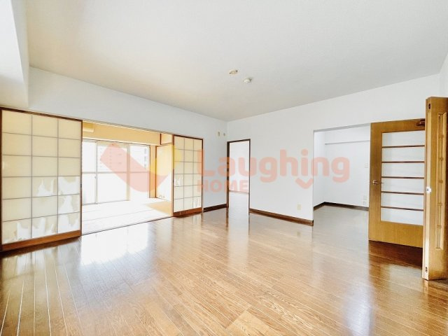 レジデンス高屋敷の居間・リビング|同建物の別タイプの写真です