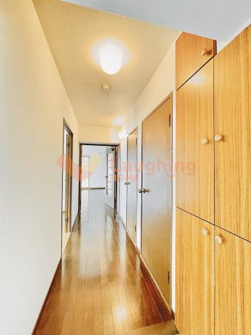 レジデンス高屋敷の玄関|同建物の別タイプの写真です