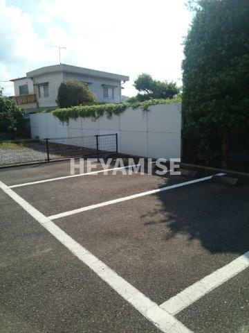 アヴニールの駐車場