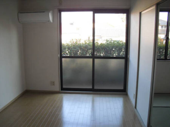 ヴィラージュ田中の居間・リビング