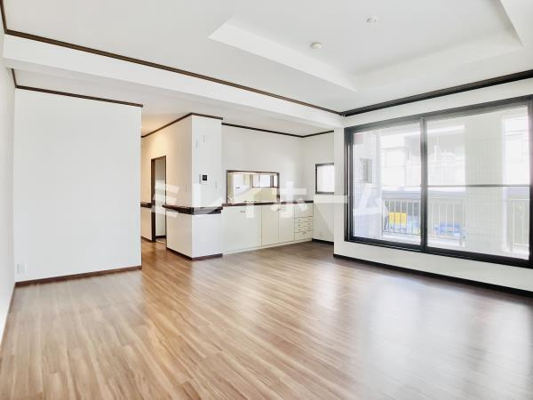 レジデンシア・フミの居間・リビング|同建物内別のお部屋の参考写真になります。