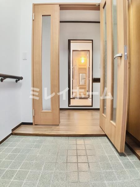 レジデンシア・フミの玄関|同建物内別のお部屋の参考写真になります。