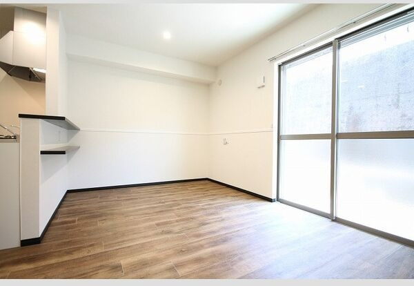 コンフォール一色の居間・リビング