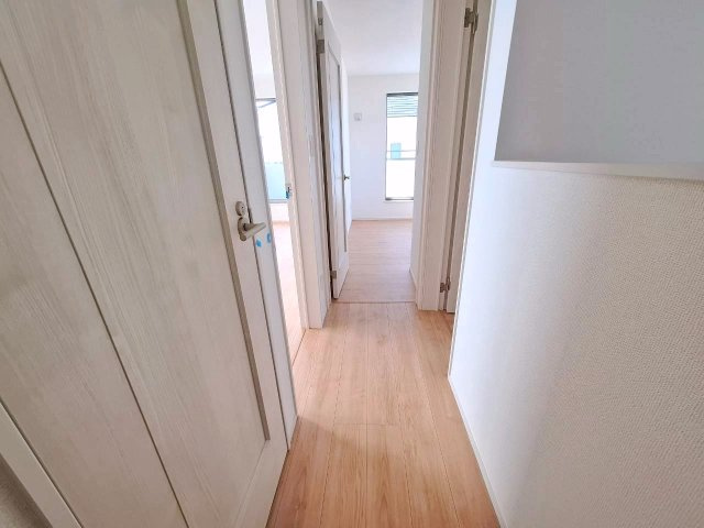 中頭郡読谷村字瀬名波の新築一戸建の内装|2階廊下