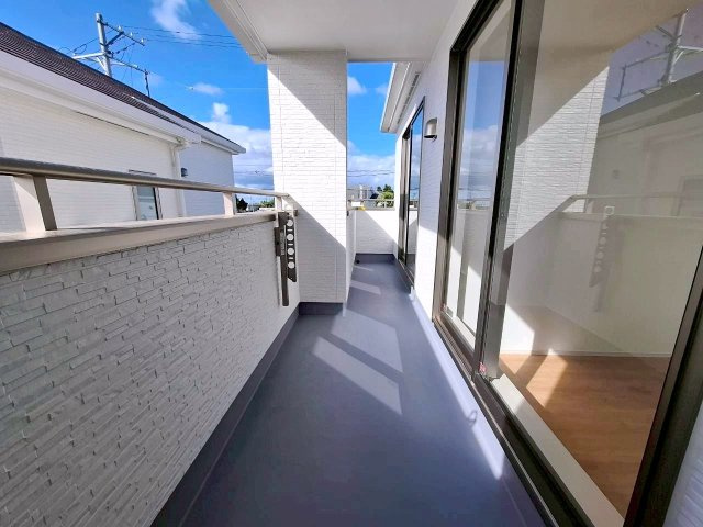 中頭郡読谷村字瀬名波の新築一戸建のバルコニー|バルコニーから海が見えます♪