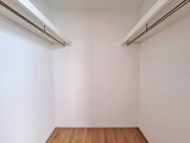 中頭郡読谷村字瀬名波の新築一戸建の収納|収納豊富なWIC☆