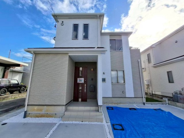 中頭郡読谷村字瀬名波の新築一戸建の外観|高級感漂うアイボリーカラー♪