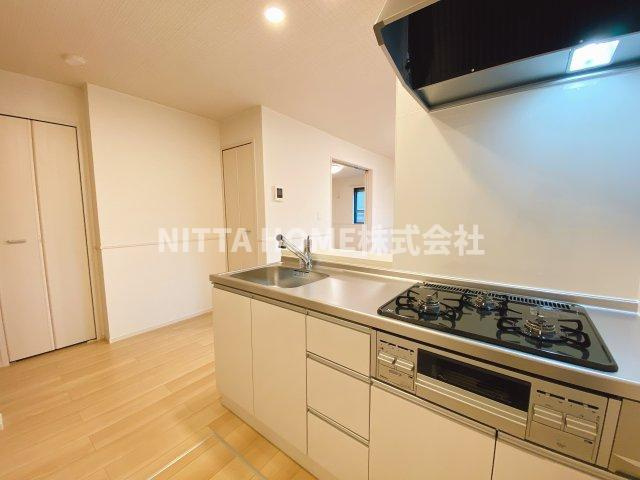 カーサミランダⅤのキッチン|3口ガスコンロ＆グリル付き！