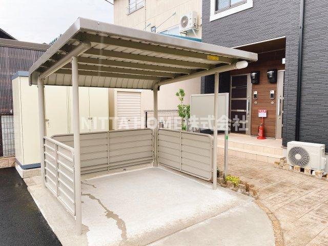 カーサミランダⅤのその他共用部分|屋根付きの駐輪場は無料です◆