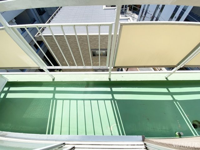 村上マンションのその他共用部分|幅広の階段です