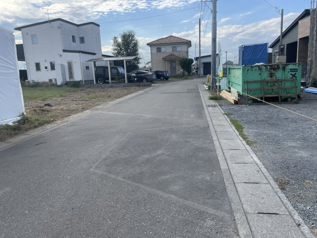 【前面道路含む現地写真】 | 本庄市西五十子第１期　ワイウッドコート　新築戸建　全４区画　4号棟