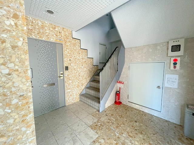 シュロス野口のエントランス