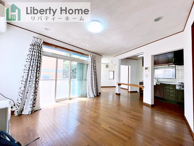 土浦市下高津4丁目　中古戸建の居間・リビング