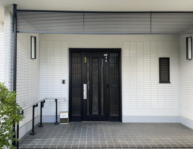 国分寺町新名　戸建の玄関