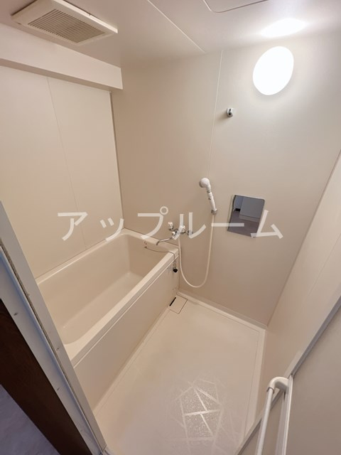 クリスタル藤江の浴室