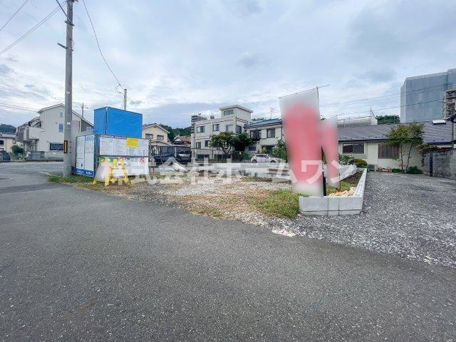 青梅市滝ノ上町　新築戸建の前面道路含む現地写真