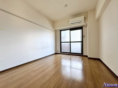 【居間・リビング】 | CRECER新栄 | こちらのリビングで趣味の時間をお楽しみください